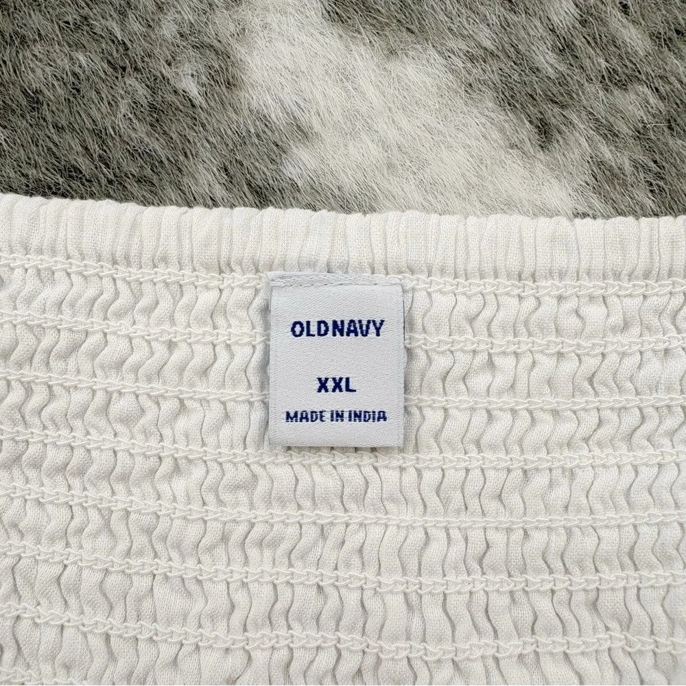 Old Navy Eyelet Tie Front Top - Picture 6 of 11